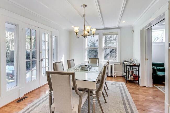 Building Photo - Palisades, NW Washington, DC - Beautiful 4...