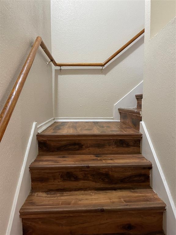 Building Photo - 1013 Christopher Ave