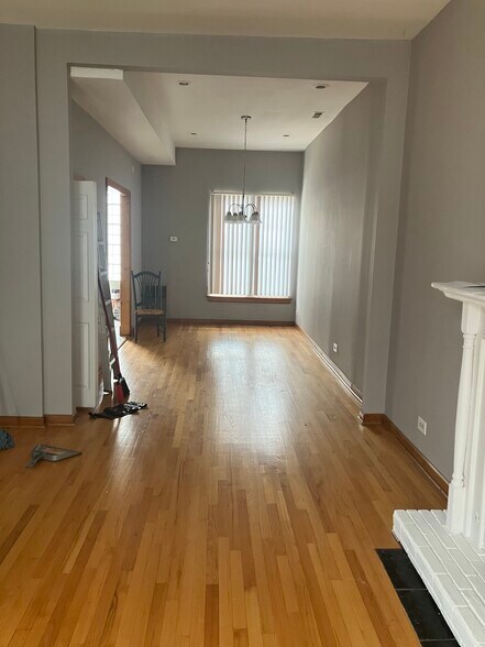 Building Photo - 2438 W Flournoy St