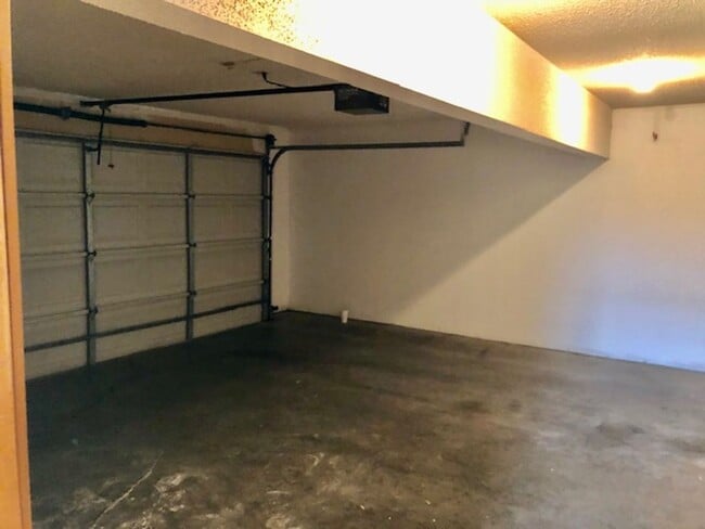 Building Photo - Perfect location 3 bed 2 bath with fenced in back yard and two car garage!