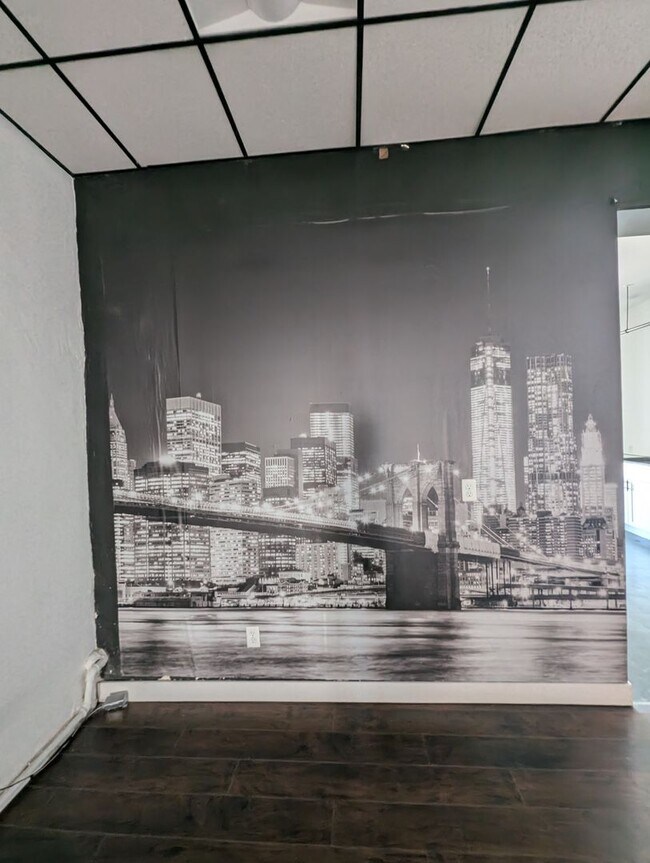Building Photo - 123 W Moniteau St