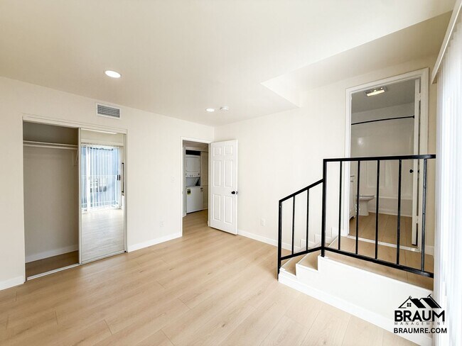 Building Photo - 11228 Huston St
