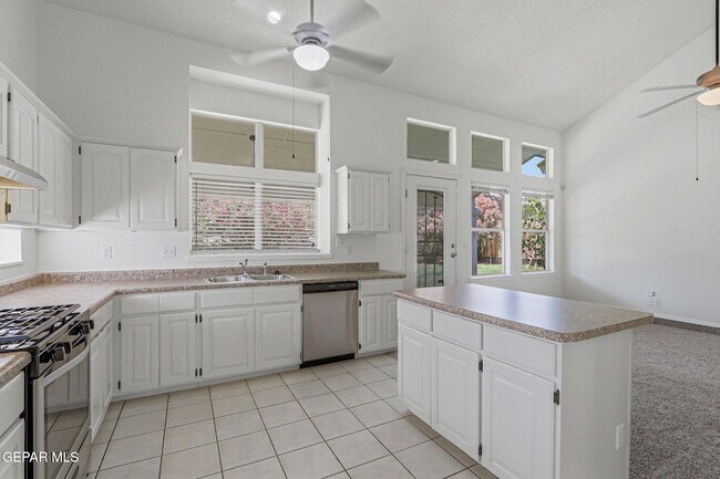 Building Photo - 7239 Desert Jewel Dr
