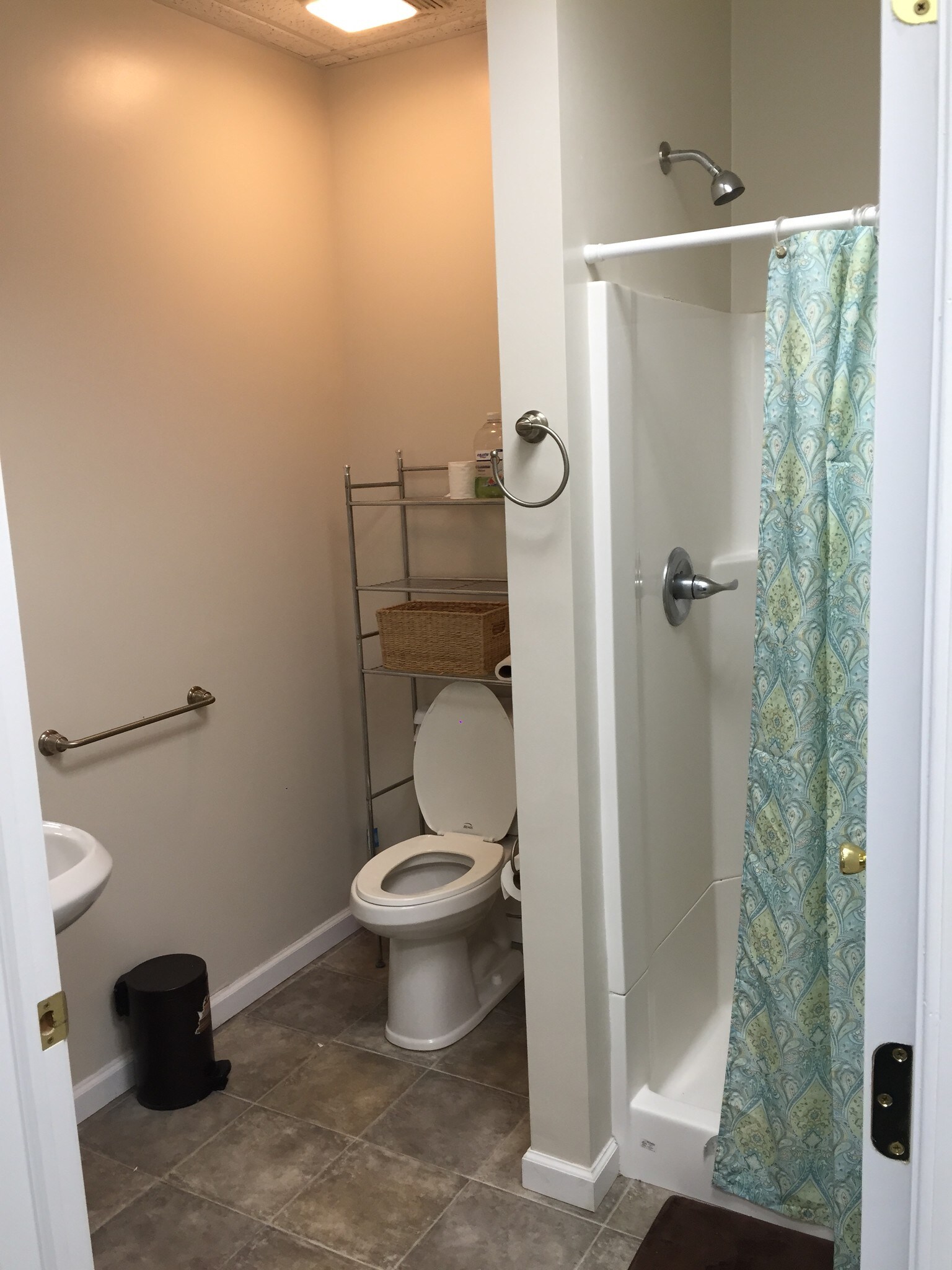 Bathroom 2 - 1440 N Washington Ave