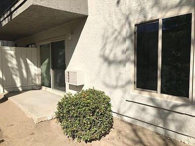 Building Photo - Age 55+ Only - Remodeled One Bedroom Condo - Age 55+ Only