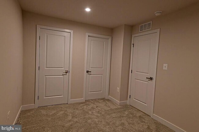 Building Photo - 9390 Tanfield Dr