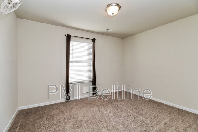 Building Photo - 1220 Hawthorne Tr