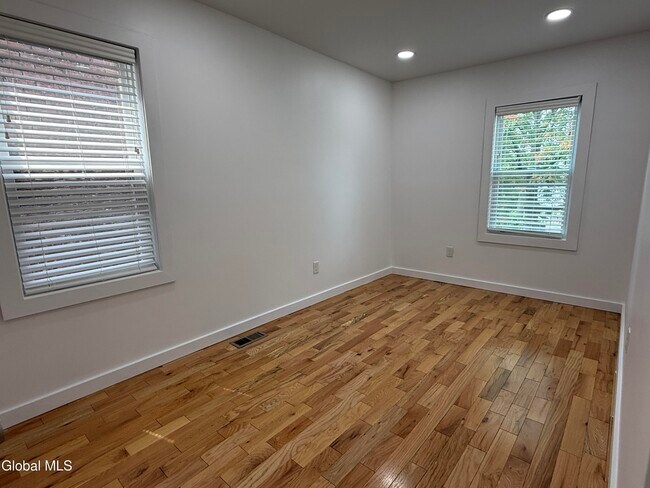 Building Photo - 479 2nd St