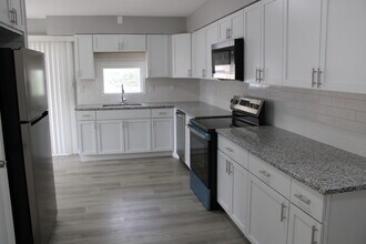 Building Photo - Unique Rental in Grandview with 3 bay gara...