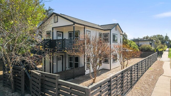 Building Photo - 814 W Mary St