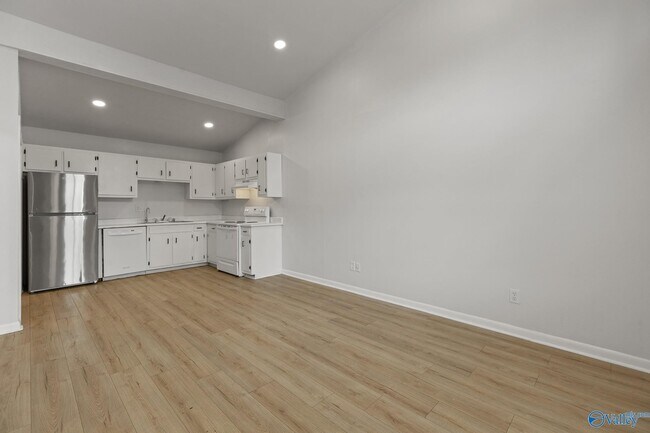 Building Photo - 3704 Squaw Valley Dr SW
