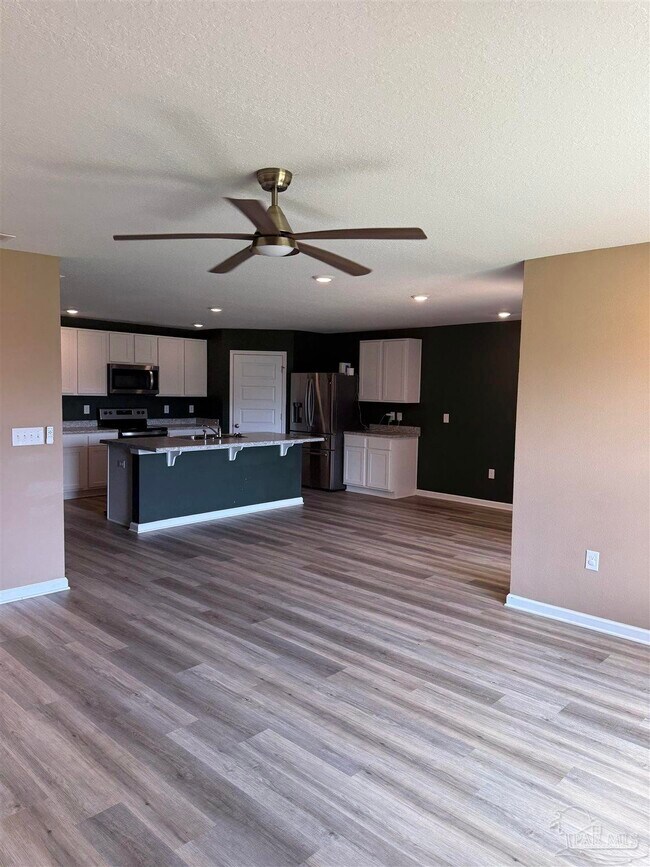 Building Photo - 5462 Peach Dr