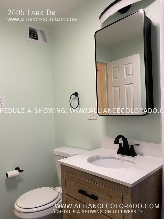 Building Photo - 2605 Lark Dr