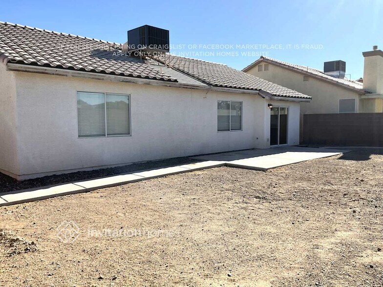 Building Photo - 2043 Babylon Mill St