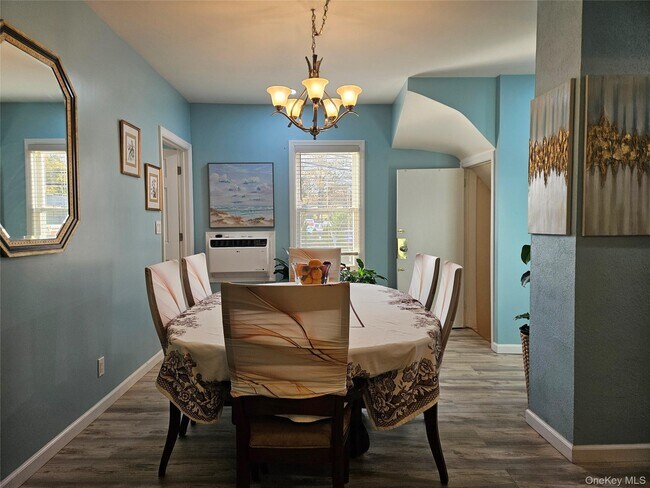 Building Photo - 156 Beechwood Ave