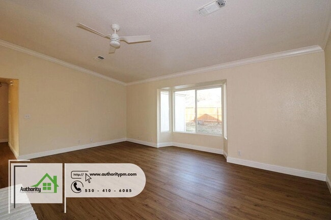 Building Photo - 256 Newport Dr