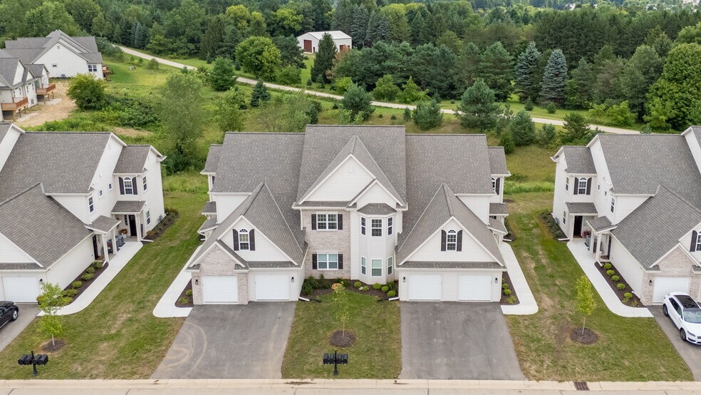 Building Photo - 1867 Woodland Way