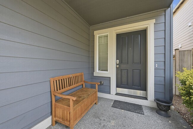 Building Photo - Lake Stevens Gem