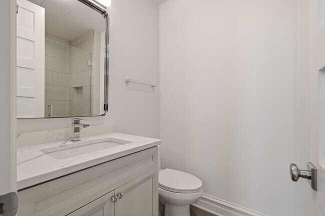 Building Photo - 1340 Kenyon St NW