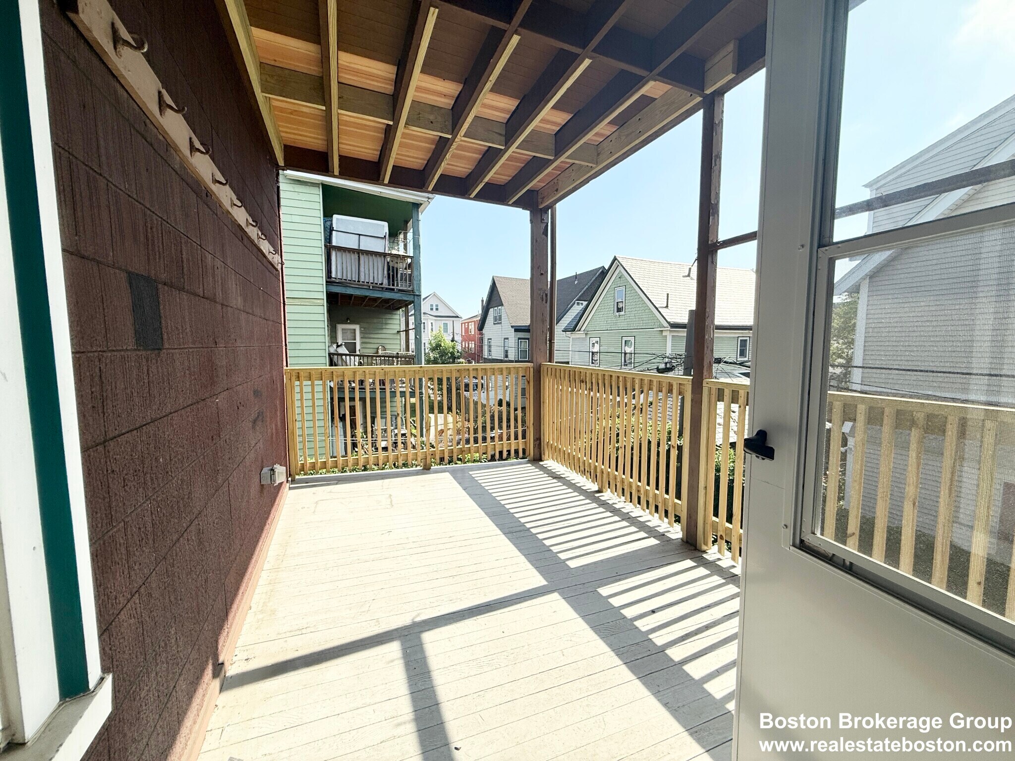 Building Photo - 71 Saxton St