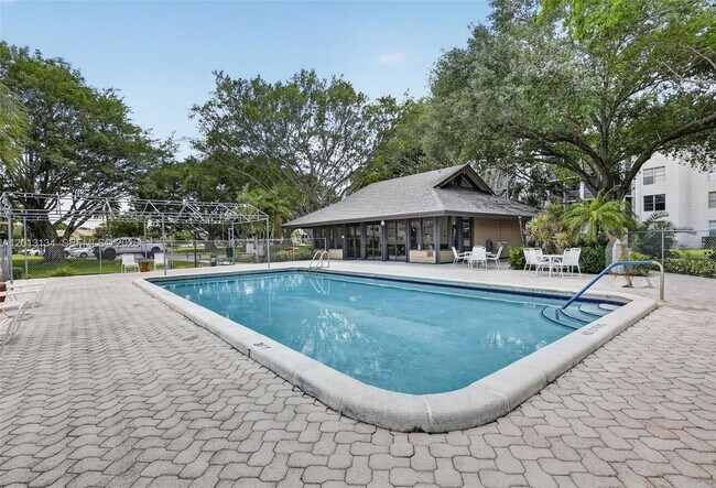 Building Photo - 9330 Lagoon Pl