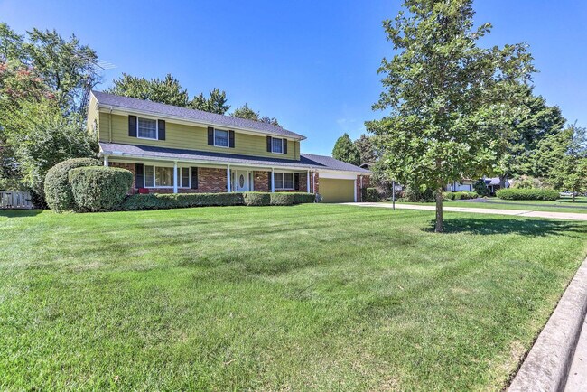 Building Photo - 1960 Pinelawn Dr