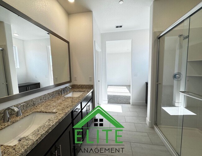 Building Photo - Spacious 4-Bedroom Home in Prime Folsom Lo...