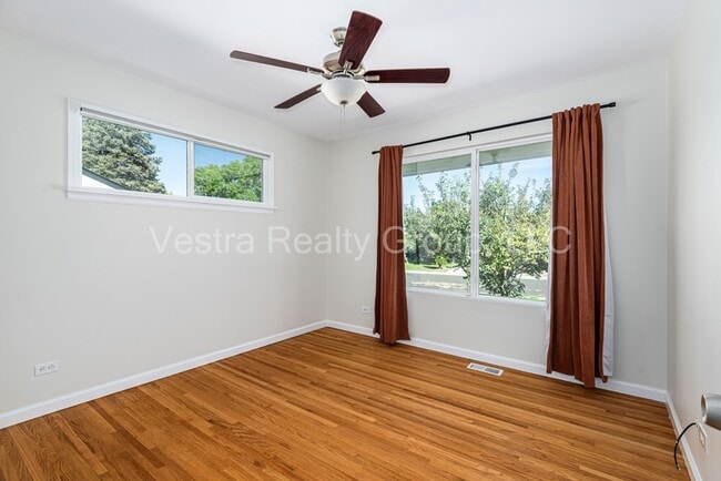 Building Photo - 2245 S King St