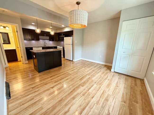 Primary Photo - Three bedroom townhouse in beautiful Whitp...
