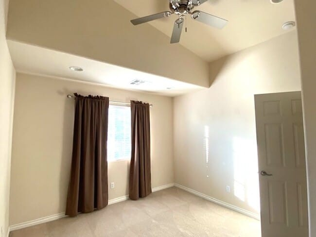 Building Photo - Available on July 31, 2025 For Viewing. Su...