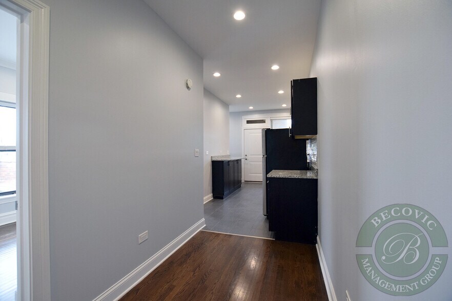 Building Photo - 4707 N Albany Ave