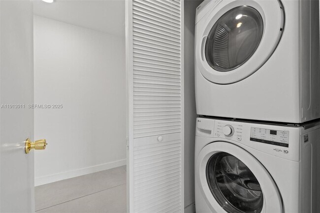 Building Photo - 26126 SW 146th Ave