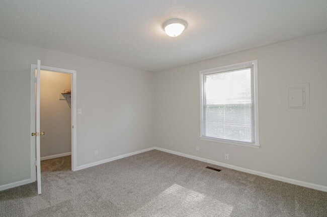 Building Photo - 809 Golf View Pl