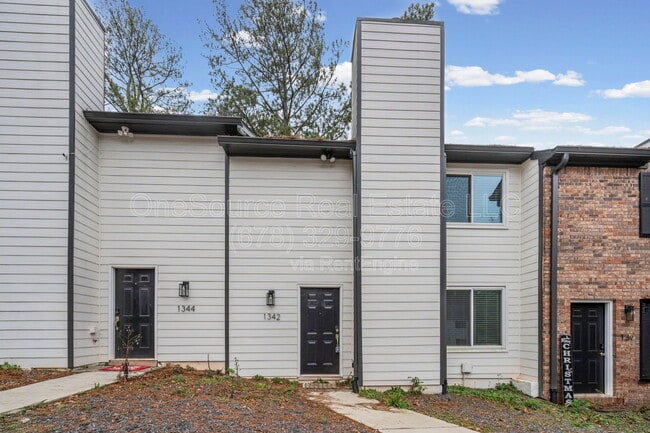 Building Photo - 1342 N Hampton Rd