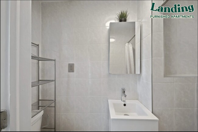 Building Photo - 371 E 10th St