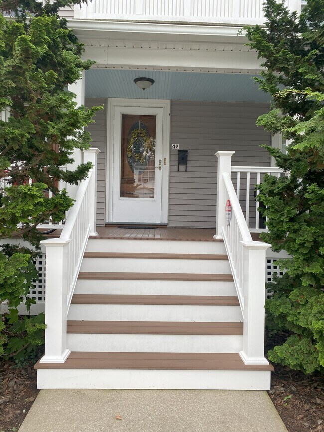 Front Porch - 42 Sherman St