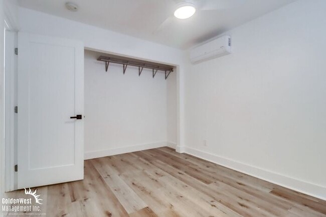 Building Photo - Modern 2Bdm 1Ba Apartment in the Azalea Pa...