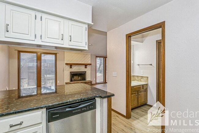 Building Photo - UPDATED 2 bedroom condo near Maize and Pawnee-Short Term Lease Option!