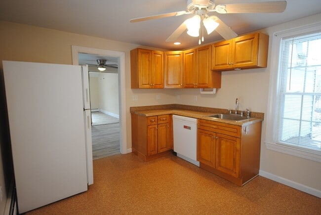 Building Photo - 79 School St