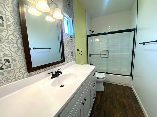 Building Photo - 4861 Mascot St