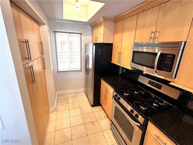 Building Photo - 270 E Flamingo Rd