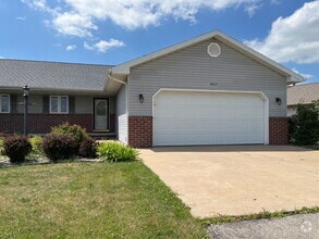 Building Photo - "Spacious 3-Bedroom Side by Side Duplex in...