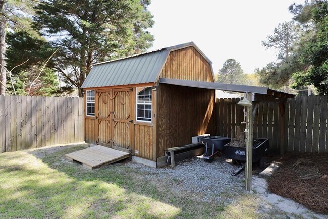 Building Photo - 2415 Edmunds Dr