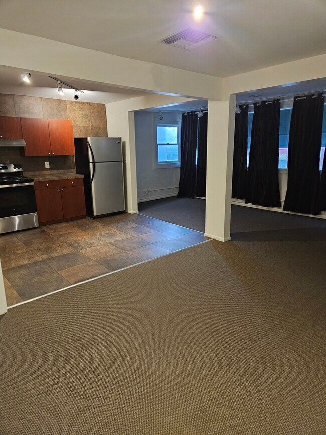 Building Photo - 4110 W Burbank Blvd