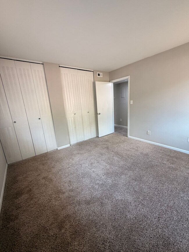 Building Photo - 241 Orchard Trace Ln