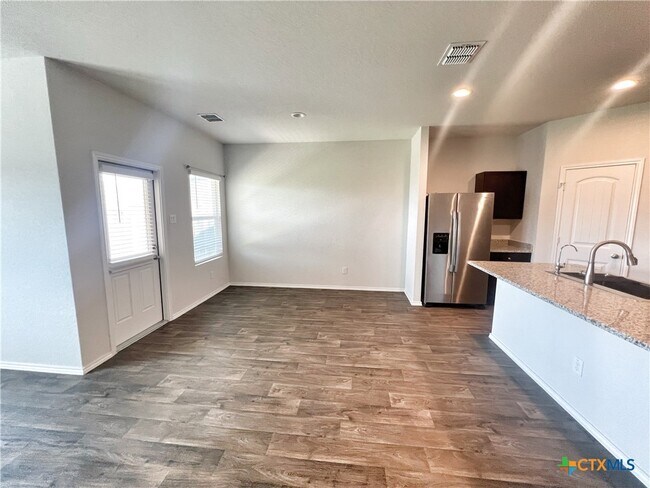 Building Photo - 940 Chachalaca Ct