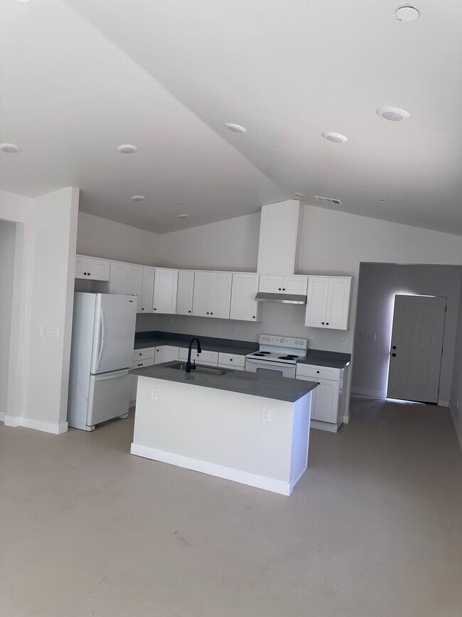 Building Photo - Brand new 3 bedroom house in quiet neighbo...