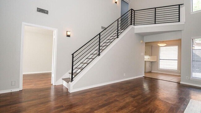 Building Photo - 5809 Hollytree-