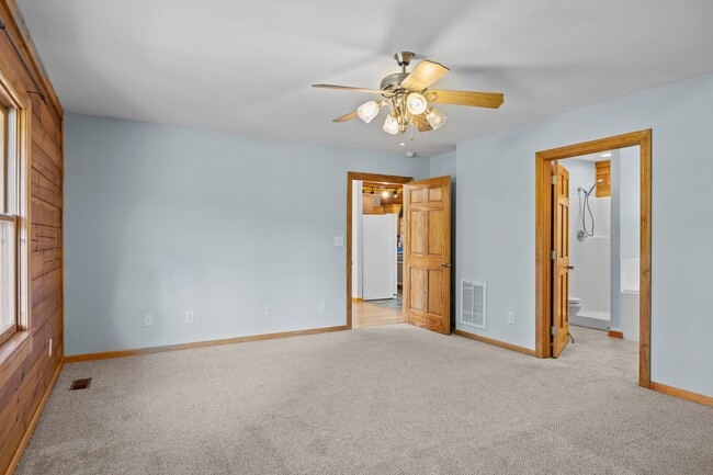 Building Photo - 126 George Jones Rd