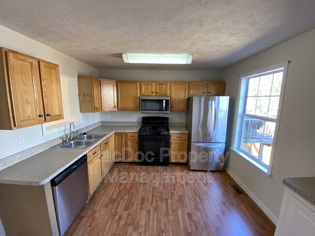 Building Photo - 105 Raquel Ct